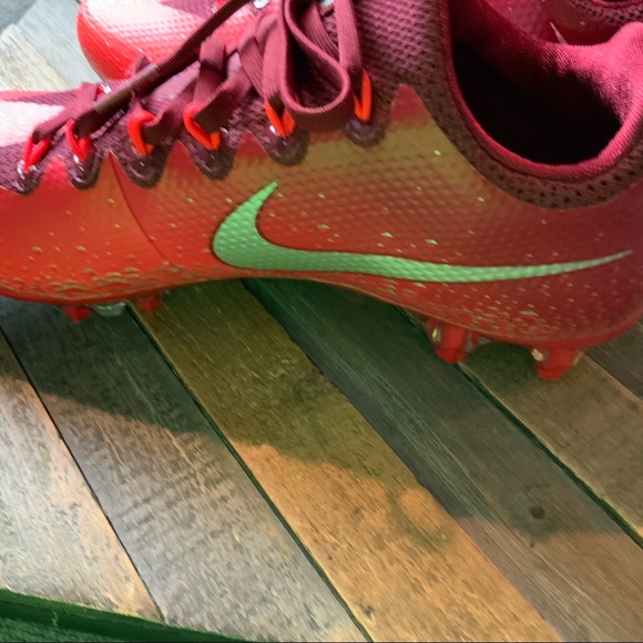 Nike Red Soccer Shoes - Picture 6 of 6